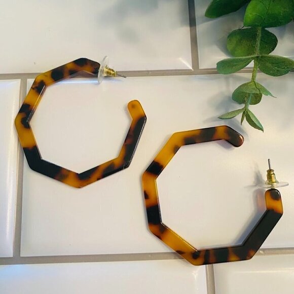 Tortoise Shell Hexagon Hoop Earrings Amber and Brown - Picture 3 of 3